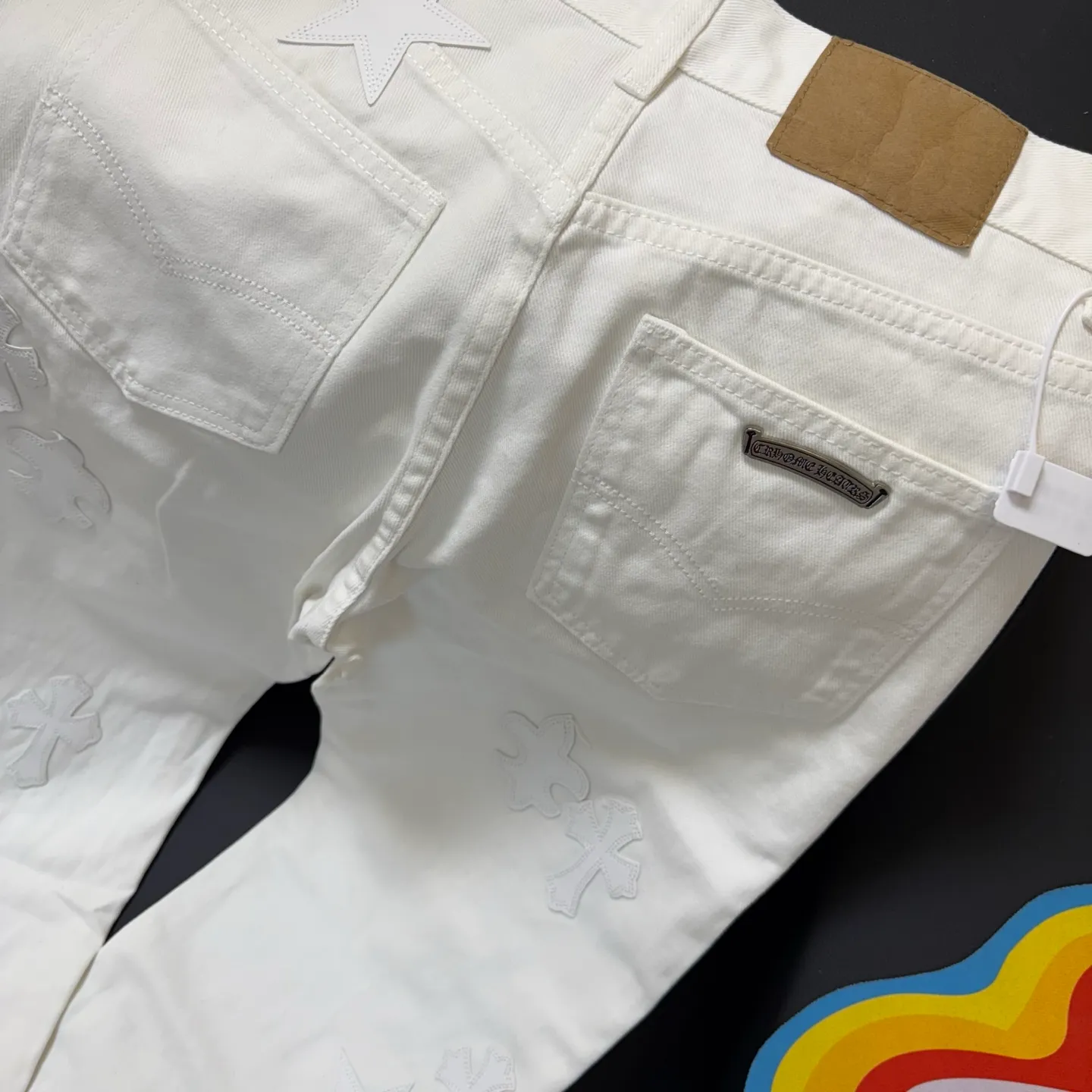 P280 Style number: D345 Chrome Hearts Chrome Hearts Star Series White Bull King Size: 28, 30, 32, 34 (S-XL) Color: White Size reference: Pants length 100 102 104 106 106 Waist 72 76 80 84 88 Recommended weight S (about 110 pounds) M (about 140 pounds) L (about 140 pounds) XL (around 165)